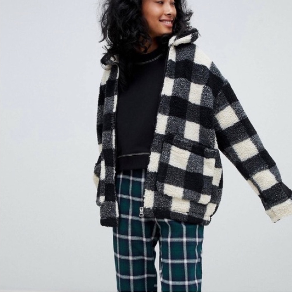 Pull & Bear Black and White Checkered Teddy Jacket Size Large